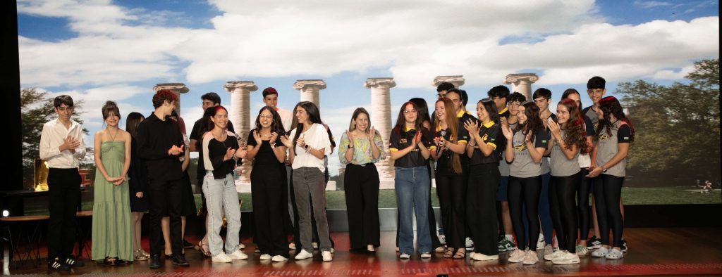 Group photo of presenting students.